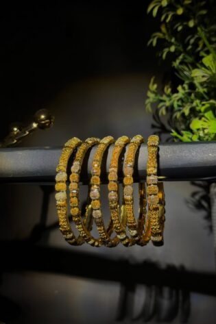 Indian Manjoos Kardy Gold Plated 6 Pcs